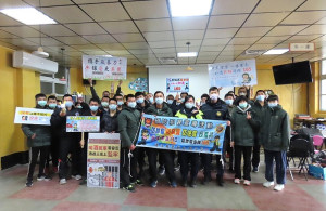 南竿警察所前進馬防部步兵營舉辦「識詐」宣導教育,分享2月份南竿地區解除分期付款詐騙真實案例,藉此加深官兵印象,提升防詐能力。(圖:南竿警察所)