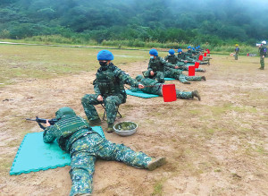 　官兵射擊訓練實況。（圖：楊玖千）