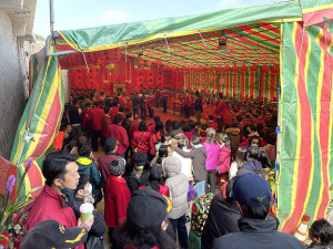 　芹壁天后宮鐵甲元帥聖誕千秋，13日上午廟委會舉辦盛大的祝壽儀式，祈求地方風調雨順、合境平安。（圖／文：陳鵬雄）