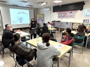 協助身心障礙者就業,民政處11日舉辦身心障礙者職涯探索與就業前準備規劃,邀請台北醫學大學就業服務員鄭雅芬指導。(圖/文:曹重偉)