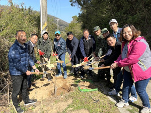 　推動景點綠美化，北竿各界舉辦112年植樹節活動。（圖／文：陳鵬雄）