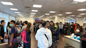 因應大霧關場,縣府啟動海運疏運機制,新任馬管處長黃勢芳至台北港關心,並親自搭乘南北之星來到馬祖履職。(圖:馬管處、曹重偉)