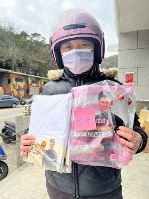 寒春送暖!靈鷲山慈善基金會捐贈的400多件羊毛氈保暖衣已於3月初收到,依各鄉需求分配到四鄉五島,由衛福局和各公所發送中。(圖:曹重偉、衛福局)