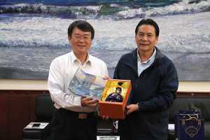 　農委會水保局長李鎮洋拜會縣長王忠銘，雙方針對各項提案進行討論。（圖／文：吳嘉榮）