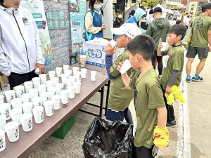 環資局推動垃圾源頭減量,北竿硬地超馬「卡蹓杯」至少減少1000個紙杯垃圾排出。(圖:環資局)