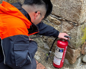 連江縣消防局完成全縣260具巷弄滅火器安裝,若有突發狀況,民眾可在第一時間撲滅火勢。(圖:連江縣消防局)