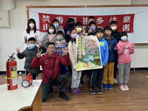 防災教育向下扎根,莒光分隊特地前往敬恆國中小辦理防災、防火宣導,將最新的防火防災觀念,與師生分享。(圖/文:宋幸儒、莒光消防分隊)