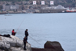 　清明連假，東引不但各景點湧現人潮，登島從事釣魚活動釣客人數亦明顯增加。（圖／文：陳其敏）