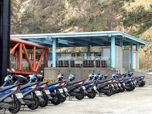 　進入觀光旺季機車出租業生意開始忙碌，機車安全宣導也列為重點。（圖／文：陳鵬雄）