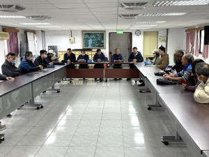 　北竿鄉公所日前邀產發處及地方民代，與山羊飼養業者及陳情民眾討論因應對策。（圖／文：陳鵬雄）