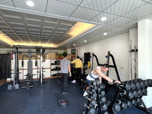 在地青年開創馬祖第一間專業健身房M² Power Gym健身工作室,4日試營運提供專業一對一指導訓練。(圖/文:馮紹夫)
