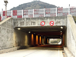 　北竿機場塘后道涵洞高度僅3.2公尺，后澳村民建議未來機場改善要設法提高。（圖／文：陳鵬雄）