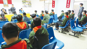 　官兵分享個人對於防詐騙感想。（圖：楊玖千）
