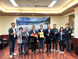 泰山企業獲選馬祖酒廠台灣地區總經銷,泰山總經理蔡政達11日率團隊拜會縣長王忠銘。(圖/文:馮紹夫)