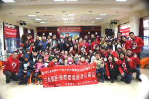 　海大三漁興旺計畫獲2023遠見USR獎生態共好組首獎，圖為2018年海大團隊在塘岐國小舉辦相關活動。（圖：本報資料室）