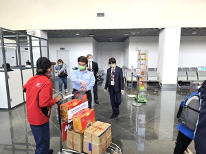動植物防檢局4月10日起強化入境旅客查驗措施,基隆分局長董好德10日拜訪府會,呼籲鄉親務必注意,阻絕非洲豬瘟入侵。(圖:馬祖檢疫站)