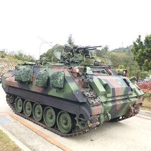 甲車機動前往機場戰術位置。(圖:賴宴鋒)