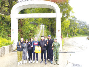 副連長陪同訓員及家屬一同參訪北高醫院。(圖:簡慈儒)
