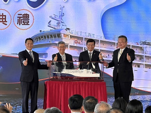 新臺馬輪16日在總統蔡英文、行政院長陳建仁、縣長王忠銘、立委陳雪生、議長張永江等人見證下於基隆西2客運碼頭舉行首航典禮。(圖/文:馮紹夫、總統府)