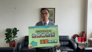 響應世界地球日,環資局22日上午在南竿遊客中心2樓舉辦綠色生活愛地球環境教育活動,16日由局長陳忠義視訊響應家庭日活動。(圖:連江縣環資局)