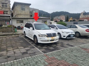 　民眾網路陳情反映北竿鄉馬鼻灣停車場停放報廢汽機車，環資局強調依據規定辦理查報與拖吊作業。（圖：連江縣環資局）