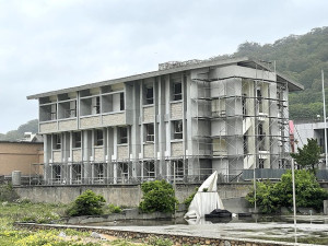 　海大馬祖校區學生宿舍興建工程主體即將完成，校方規劃5月下旬舉辦落成典禮。（圖／文：陳鵬雄）