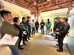 產發處邀北竿各界現勘橋仔漁展館二樓空間動線及展品優化方案。(圖/文:陳鵬雄)