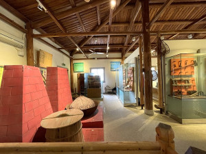 　產發處完成橋仔漁業展示館一樓空間改善，新增多項馬祖生態體驗介紹及燕鷗相關影片。（圖／文：陳鵬雄）