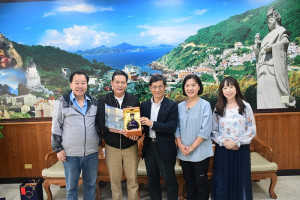 關心地區社會安全網建置及長照業務推行現況,行政院政委林萬億拜訪縣長王忠銘、議長張永江,就地區面臨問題廣泛交換意見。(圖/文:曹重偉)