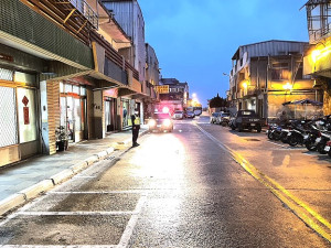 旅遊旺季到來,避免交通事故一再重演,北竿警察所展開強力宣導及取締工作。(圖/文:陳鵬雄)