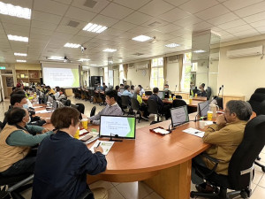民安9號演習順利結束,縣府28日召開檢討會,張龍德肯定各單位辛勤付出,並指示盡快安排7月26日萬安演習規劃。(圖/文:馮紹夫)