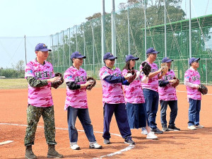 第18屆縣長盃慢壘錦標賽開打,8支隊伍同場較勁,也是新球場啟用後第一場正式比賽。(圖/文:馮紹夫)