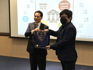 　資訊工業策進會數位轉型研究院講師李宏儒來馬進行專題講座，分享AI人工智慧ChatGPT應用。（圖／文：吳嘉榮）