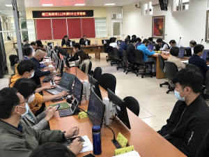 　縣府召開第9次主管週報，討論上週重要輿情、各單位業務報告、簡報《2040世界未來報告書》。（圖／文：吳嘉榮）