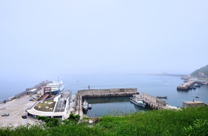 　天氣起霧容易影響到飛機的正常起降，但是對海上交通的影響就比較小。（圖：本報資料照片）