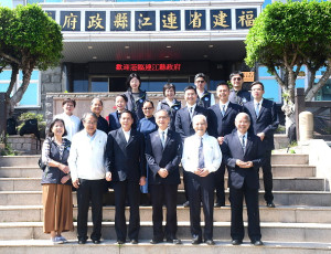 　縣長王忠銘4日代表縣府與佛教慈濟慈善事業基金會簽屬合作備忘錄，透過公私部門的協力合作，為長輩打造一個安全的居家環境。（圖／文：曹重偉）
