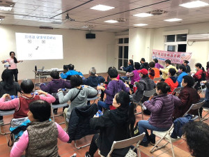 長者防跌與腰椎保健宣導圓滿落幕,讓鄉親學習以規律簡單的運動強化肌力,預防老人跌倒意外。(圖/文:曹重偉)