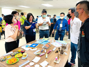 敬恆國中小參加112年全國環境教育成果觀摩會,其用心投入環境教育,成果獲得好評。(圖:教育處)