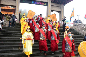 農曆三二三媽祖在馬祖聖誕慶祝系列活動12日展開,遶境祈福、祭祀大典、美食園遊會等精彩活動陸續登場,歡迎遊客踴躍參加。(圖:馬祖日報資料室)