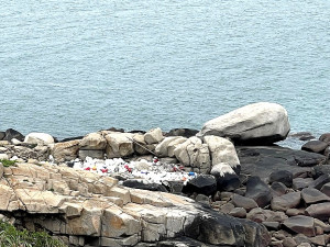 海廢的死角。（圖與文：陳鵬雄）
