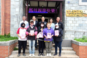 　溫馨五月，唐氏症基金會募集民眾認購150份母親節愛心蛋糕禮盒，5月11日委請縣長王忠銘、議長張永江代為轉贈給地區弱勢母親。（圖／文：曹重偉）