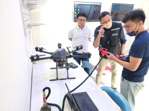 地區15名警義消已於5月11日完成開放水域潛水訓練並取得證照,此次訓練與無人機技術結合,提升消防救災能力。(圖:連江消防局)