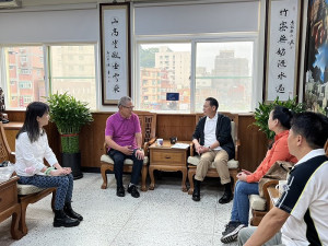 九太科技集團董事長沈會承15日拜會縣長王忠銘,他表達願意協助馬祖體育與觀光發展。(圖/文:馮紹夫)