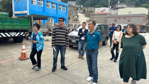 北竿鄉代會進行本會期第一天鄉政考察議程,所會在各村村長陪同下深入村落了解基建需求。(圖:北竿鄉代會)