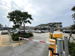 福澳周邊去年9月起實施停車收費,有2800多筆停車費逾期未繳,7月1日起進行催繳並附帶處罰費用。(圖/文:馮紹夫)