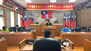 莒光鄉民代表會第12屆第1定期大會開議,鄉長陳樂禮率各課室主管作施政報告。(圖/文:宋幸儒)
