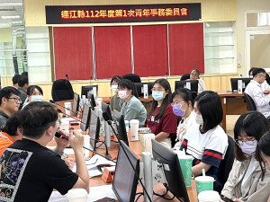縣府19日召開今年第一次馬祖青年事務委員會,首度邀請馬祖高中、海大學生與會。(圖/文:馮紹夫)