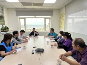 縣長王忠銘4日主持莒光民生物資運輸協調會。(圖:馮紹夫)