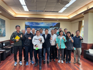縣長王忠銘今天上午接見7位新進同仁,允諾解決居住問題,讓大家可以在此安心久任。(圖:連江縣政府)