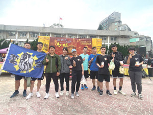 官兵於媽祖誕辰活動合影。(圖:簡慈儒)